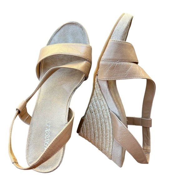 AEROSOLES  Women's Plush Baby Wedge Sandals Sz 9M Nude Faux Leather Slingback - Picture 5 of 10